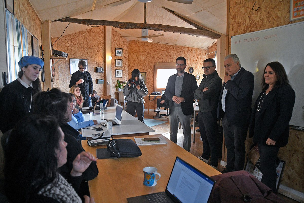 JoseGonVaz's tweet image. O coliving de #Sende, en Lobeira, é un dos tres centros onde se está a desenvolver o proxecto pioneiro para atraer nómades dixitais impulsado en colaboración coa Asociación Cultural Sende.

Apostamos pola atracción do talento emprendedor e a fixación de poboación no noso rural