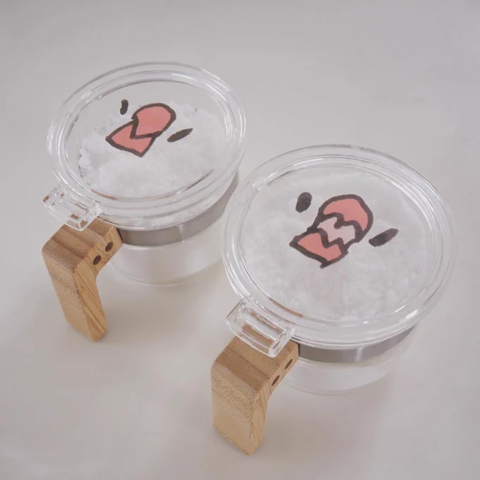 大福文鳥缶バッジ、パウダーポット、ゆらゆらグラス、来年のカレンダーなど新商品もいろいろありますゆっくり見て行ってくださいね( ⁰⊖⁰) #なら文鳥博 