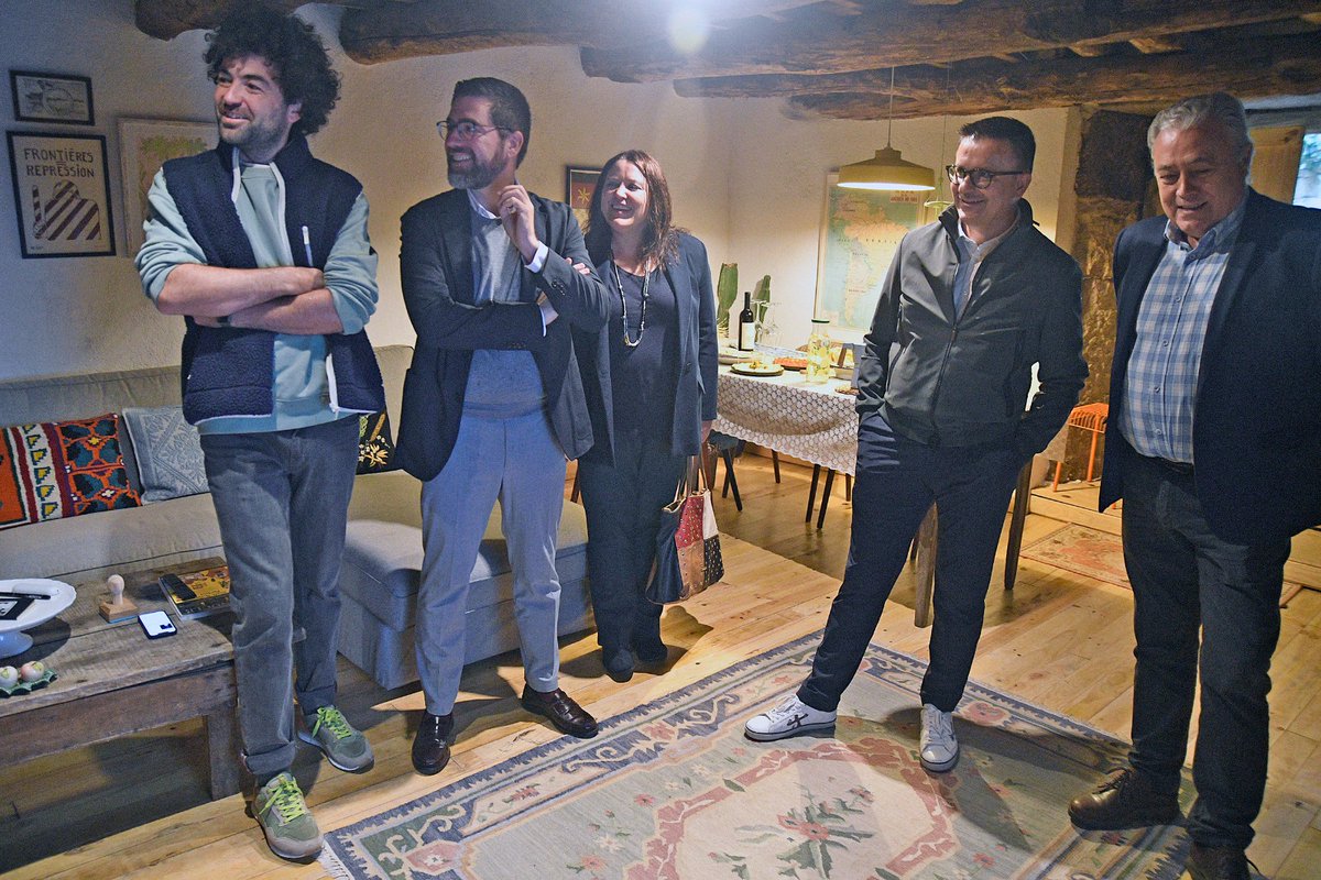 JoseGonVaz's tweet image. O coliving de #Sende, en Lobeira, é un dos tres centros onde se está a desenvolver o proxecto pioneiro para atraer nómades dixitais impulsado en colaboración coa Asociación Cultural Sende.

Apostamos pola atracción do talento emprendedor e a fixación de poboación no noso rural