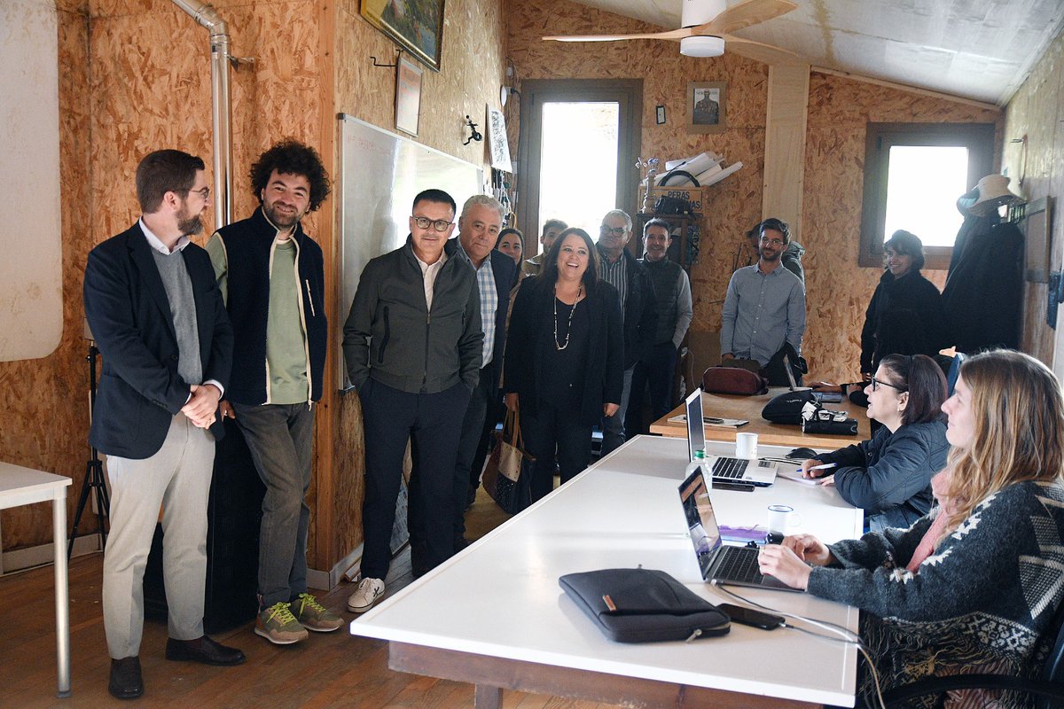 JoseGonVaz's tweet image. O coliving de #Sende, en Lobeira, é un dos tres centros onde se está a desenvolver o proxecto pioneiro para atraer nómades dixitais impulsado en colaboración coa Asociación Cultural Sende.

Apostamos pola atracción do talento emprendedor e a fixación de poboación no noso rural