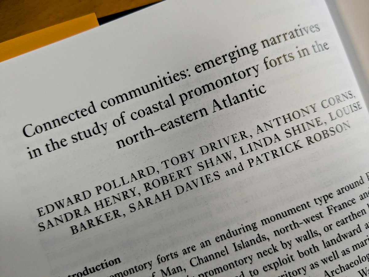 Delighted to have received an author copy today of 'Sea &amp; Settlement in Ireland' from <a href="/FourCourtsPress/">Four Courts Press</a> with an important new study of coastal promontory forts in Ireland &amp; Wales from <a href="/CHERISHproj/">CHERISH Project</a> fieldwork. Great work by <a href="/EJDPollard/">Edward Pollard</a> to bring the paper together 👏

#Hillforts