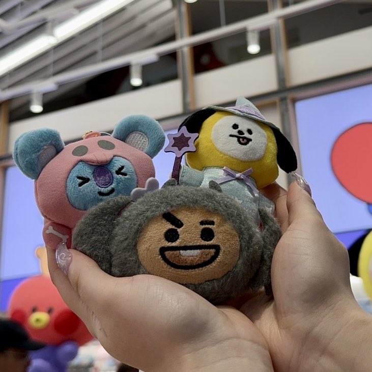 渋谷ストア1FにBT21のハロウィン商品が登場👻🧡 近くにいるみんな