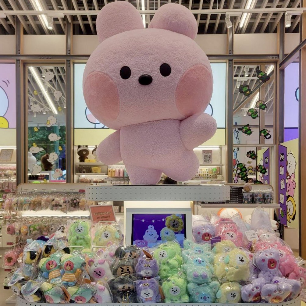 渋谷ストア1FにBT21のハロウィン商品が登場👻🧡 近くにいるみんな