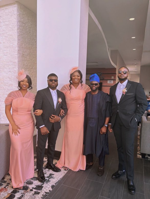 akanji_tomiwa's tweet photo. Sister got married over the weekend! π #TiTo24 https://t.co/sbWZnyRwW1