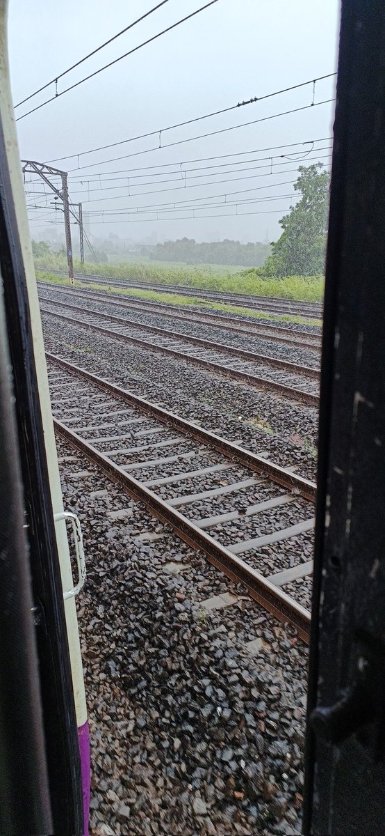 borichajigar's tweet photo. Full rain in diva to dombivali#MumbaiRains https://t.co/H3S4cxTRHy