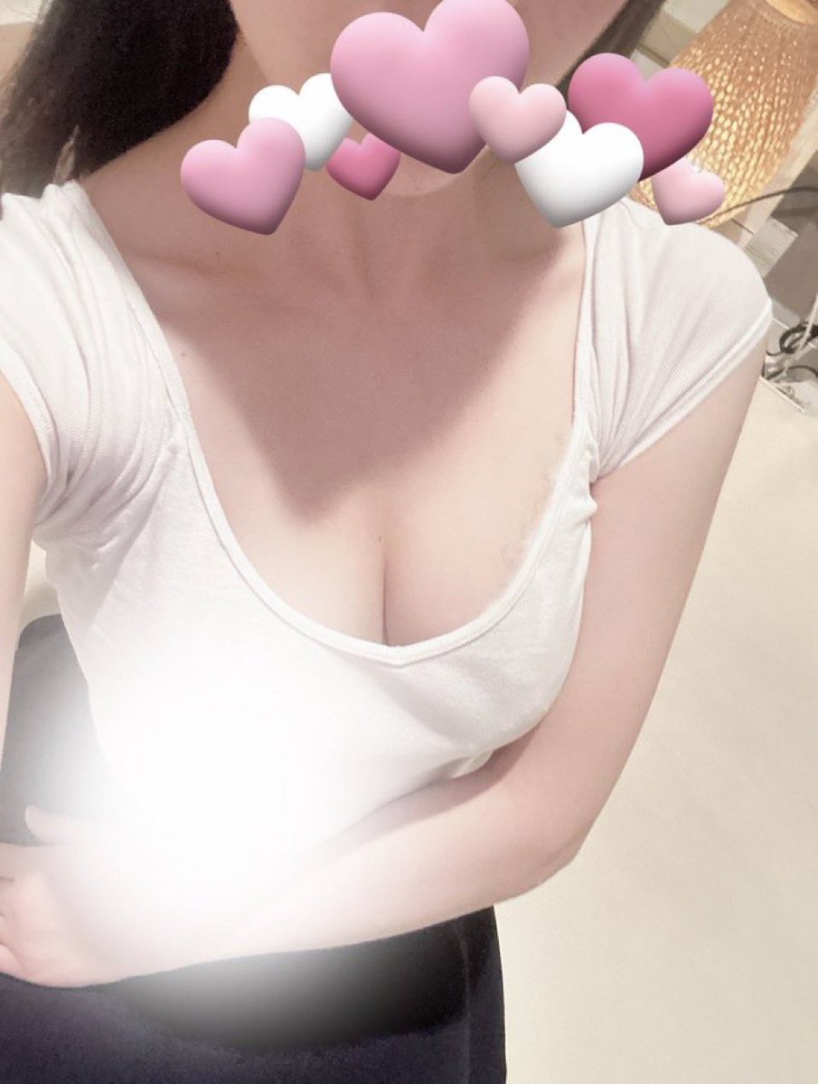 arom_Nana's tweet photo. こんばんは🌙

本日9/27は【19:00〜翌5:00】の出勤です！

金曜日ですね✨
週末、一緒に過ごしましょう🥂🫧
お問い合わせお待ちしてます☎︎ https://t.co/vv4xyKH49F