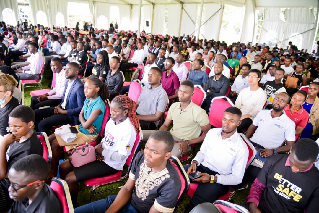 GovUganda's tweet image. "Financial stress is another significant challenge. 2.1% of continuing students have lost their tuition to betting, while 12.6% are dealing with pressing debts. The #ELP provides solutions to these financial pressures." - Barbara Kaija #ELPLaunch
#EmergingLeadersProgram