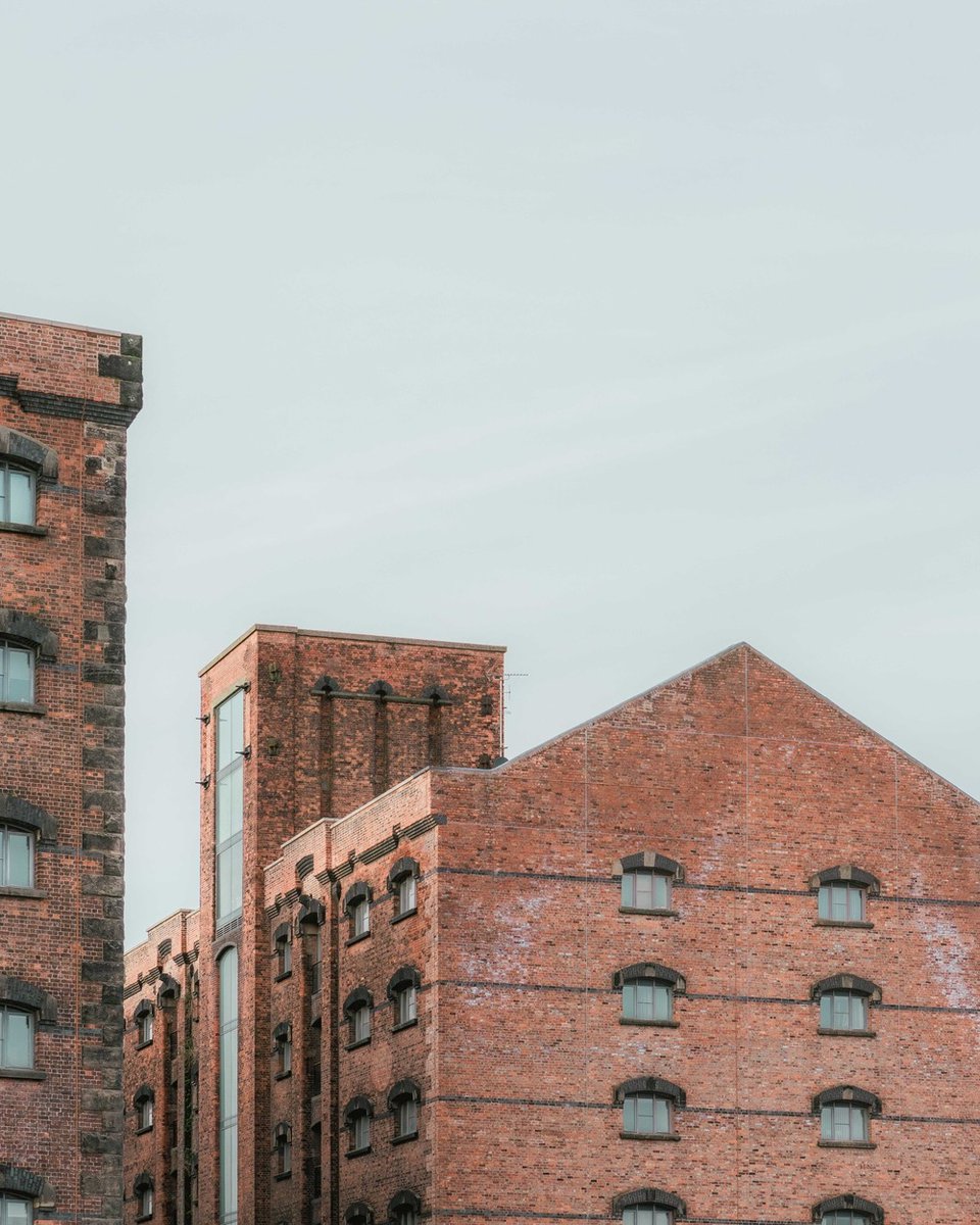 MillersQuay's tweet photo. Moments at @WirralWaters.

Striking and sustainable architecture, bright colours and big skies are just the start. The Millers Quay site has played a key role in #Birkenhead’s industrial history, and it's all around us.

Learn more about dockside living → https://t.co/3XRaw901Tt https://t.co/mQWogDWdqr