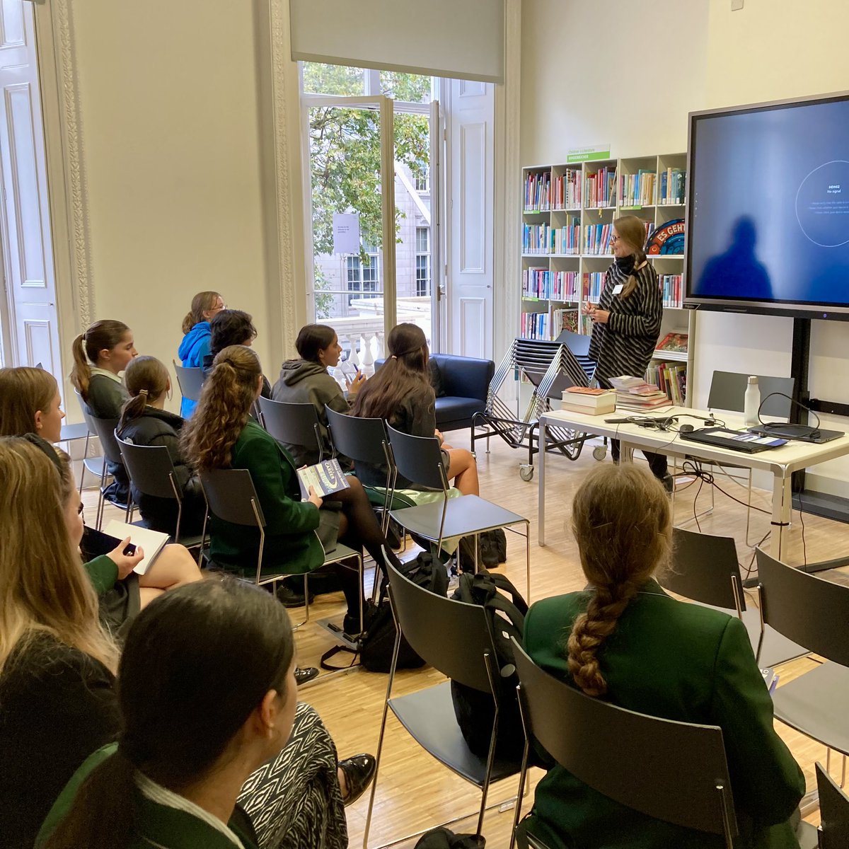 GI_London1's tweet photo. Today’s the day! The European Career Roadshow is in full swing with a packed schedule of talks &amp; workshops plus careers fair #LanguageLearning https://t.co/zDfWNCgdEv