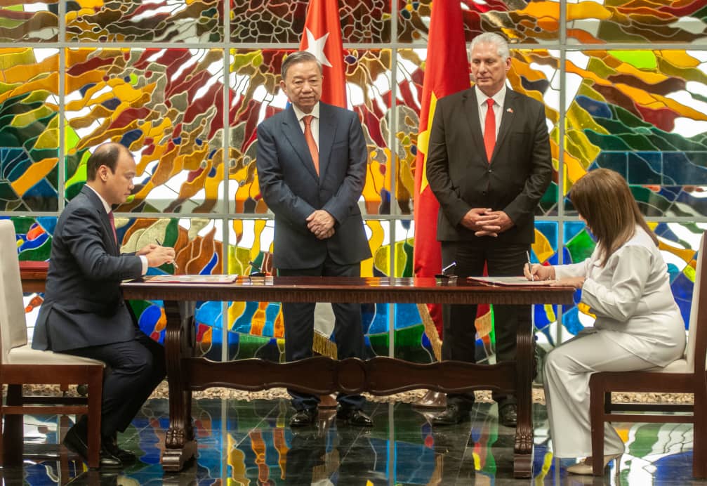 Cuba y Vietnam fortalecen históricos lazos de hermandad y cooperación

Ver más:

pcc.cu/cuba-y-vietnam…