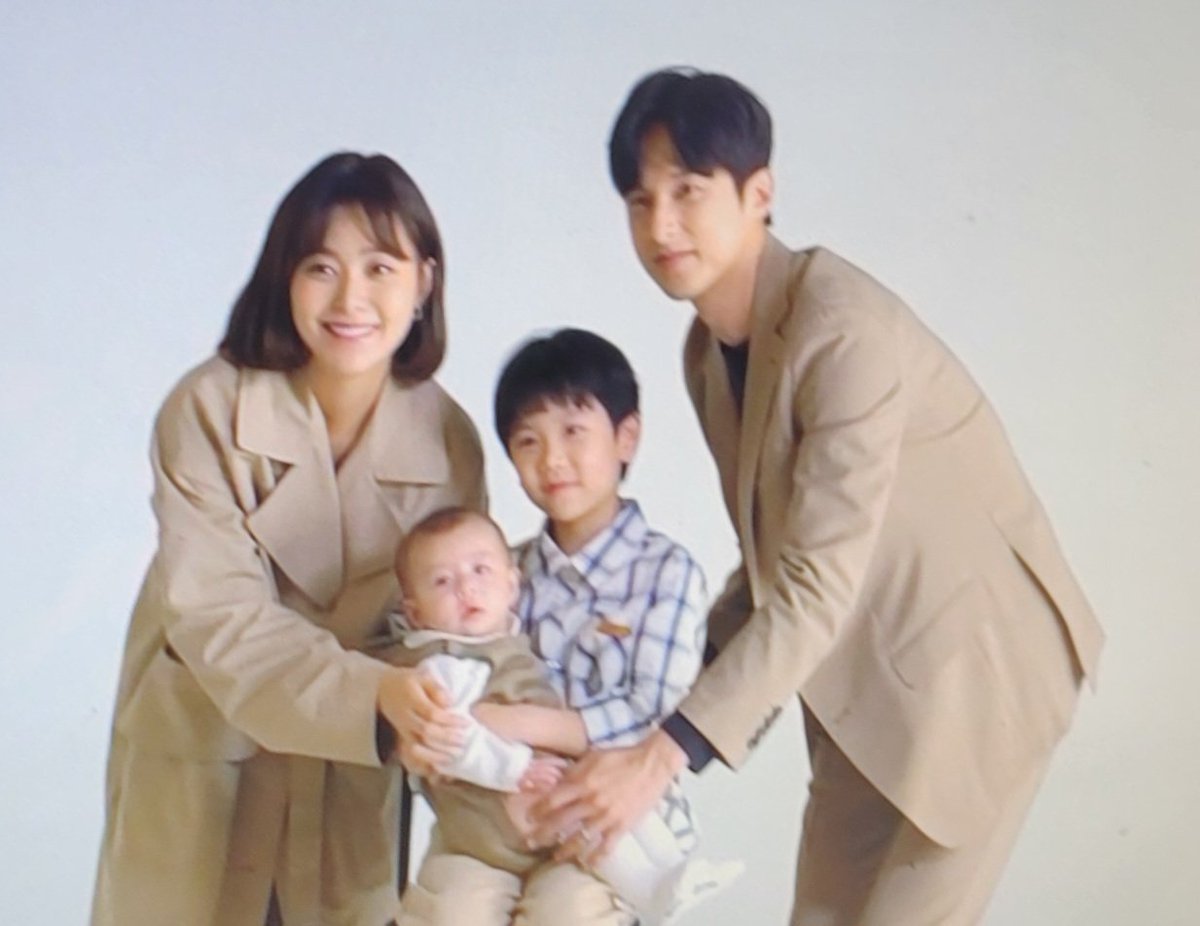 cajqy's tweet image. #韓国ドラマ #KDORAMA #愛よお願い
#コンソヌ #イヨンウン #最終話
えっ!?終わり？ハッピーエンドだから…良かったけど…話が、終わりが、飛びすぎ…
こちらサイドでカットされた？
どうやらそれはなかったみたいだ
コン・ソヌが #ストーブリーグ の時と変わらないな～🩷と思ったらどちらも2019年だ😊