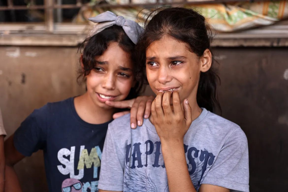 AJEnglish's tweet photo. Israel attacks school sheltering displaced Palestinians in Gaza — in pictures https://t.co/pHBiFSbQAn https://t.co/DOJziPasZN