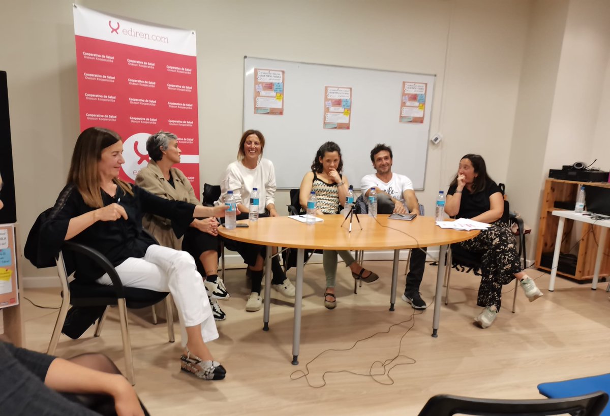 edirensalud's tweet photo. 🗣️Un lujo la mesa redonda sobre el abordaje de la salud mental en la escuela: un reto colectivo.
👏Gracias a los ponentes y asistentes por su participación. Seguiremos abriendo más espacios de debate y reflexión.
#edirensalud #SaludMental #Escuela https://t.co/zpD5ckWgJw