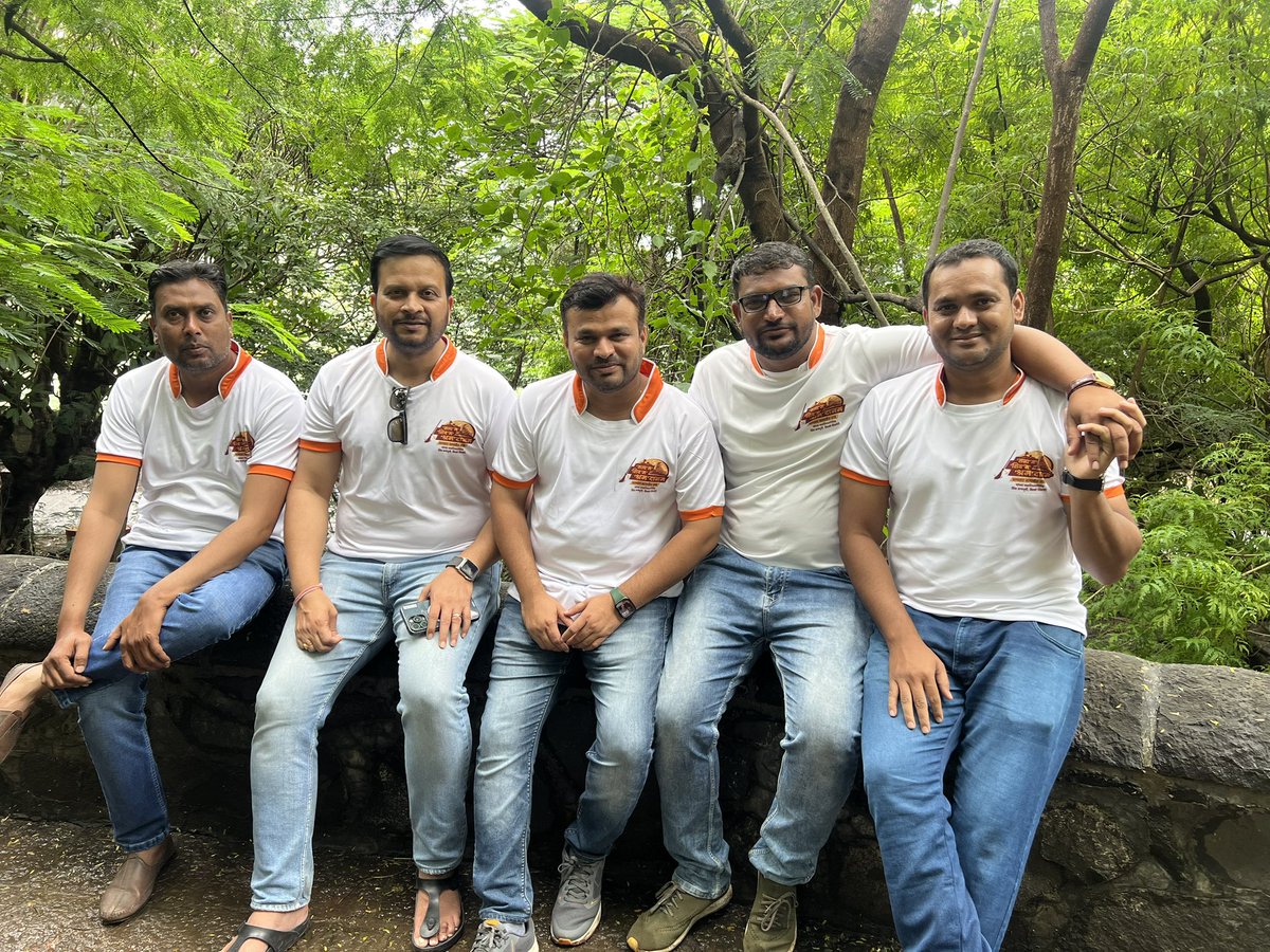 akilpatel_'s tweet photo. आज माझे नेते माननीय आमदार सत्यजितदादा तांबे यांच्या वाढदिवसानिमित्त ‘’ शिवनेरी किल्ले” जुन्नर जि.पुणे याठिकाणी श्रमदान करुन साजरा करण्यात आला त्यावेळी राज्यातील मित्र परिवार उपस्थित होते…. !
@satyajeettambe #happybirthday #shivnerifort https://t.co/Wq9tOIpjS5