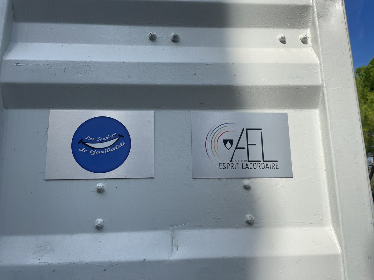 🇦🇲Le container en direction de l'Arménie
Des merveilleux instants : "En chargeant le contenair les deux dialyseurs et ces 80 traitements, l’échographie cardiaque etc, nous avons eu l'idée de faire remplir notre unité par des enfants de CE2." Paul Amas
#GLNF #Fraternité #Armenie