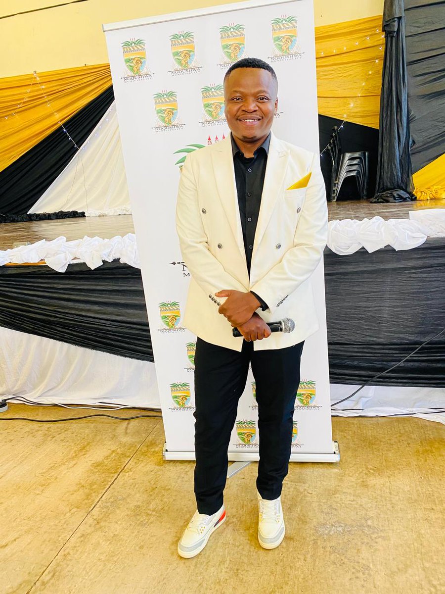 mkalipi_luyolo's tweet photo. We arrived safely eNgqushwa🙏🙏🙏
My office of the day🎙️🎙️🎙️
For booking contact 0737393602
#MCWork https://t.co/AzZXMZvzcm