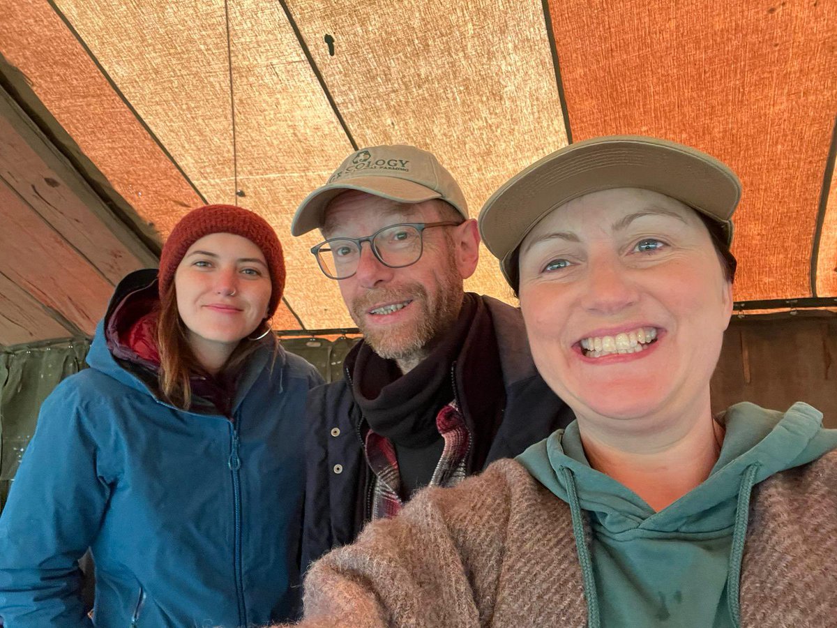 Braving the rain- setting up for #OrganicGrowersGathering <a href="/OGAgrowers/">Organic Growers Alliance</a> <a href="/ofgorganic/">OF&G</a> <a href="/OPER8_EU/">OPER8</a>