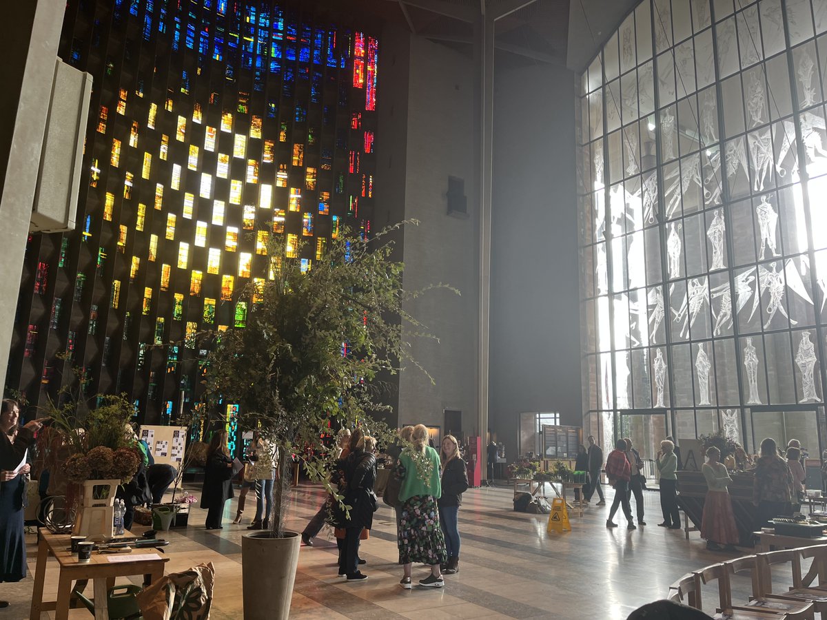 CovUniResearch's tweet photo. Yesterday @CovUni_CCE launched a new booklet on sustainability in floriculture at Coventry Cathedral! 🌸

Experts &amp; collaborators showcased eco-friendly designs &amp; discussed reducing plastics &amp; waste for a greener floral future 🌷🌿

Check out the stunning floral displays 🩷 ⬇️ https://t.co/YZsjSY2P1F