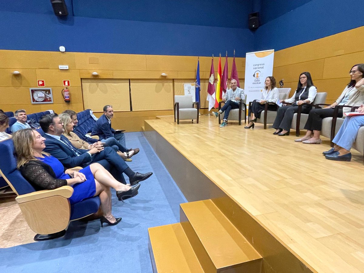 Consejería de Educación (@educastur) on Twitter photo 📻🏫 El <a href="/GobAsturias/">Principado de Asturias</a> ha presentado hoy en Cuenca su proyecto Educastur Radio en el #CongresoRadioEscolar, organizado por el <a href="/educaciongob/">Ministerio de Educación, FP y Deportes</a> y <a href="/gobjccm/">Gobierno de Castilla-La Mancha</a>
🟦 La consejera <a href="/lydiaespina/">Lydia Espina ツ</a> y el DG <a href="/DavidArtimeEdu/">David Artime García</a> han encabezado la delegación asturiana
🧷 acortar.link/qe1jsK 📻🏫 El <a href="/GobAsturias/">Principado de Asturias</a> ha presentado hoy en Cuenca su proyecto Educastur Radio en el #CongresoRadioEscolar, organizado por el <a href="/educaciongob/">Ministerio de Educación, FP y Deportes</a> y <a href="/gobjccm/">Gobierno de Castilla-La Mancha</a>
🟦 La consejera <a href="/lydiaespina/">Lydia Espina ツ</a> y el DG <a href="/DavidArtimeEdu/">David Artime García</a> han encabezado la delegación asturiana
🧷 acortar.link/qe1jsK