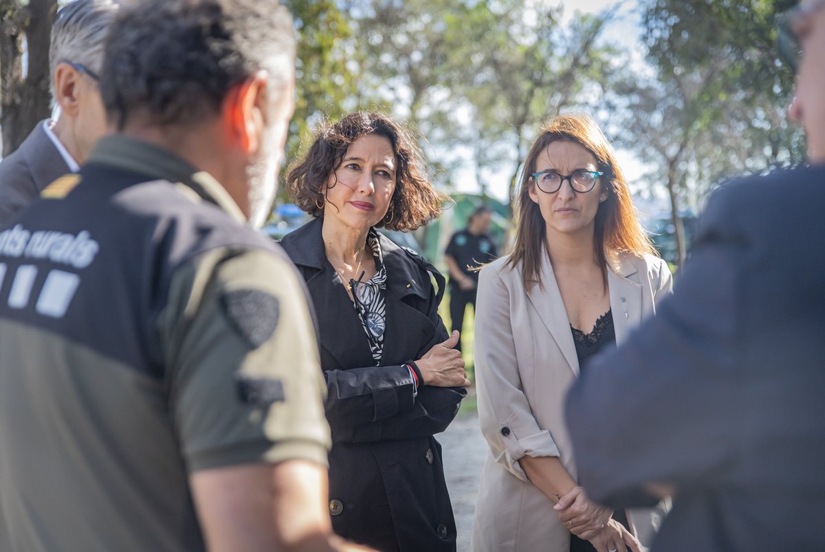 interiorcat's tweet photo. 🌳 La consellera d’Interior i Seguretat Pública, @nuriaparlon, acompanyada del secretari general, Tomás Carrión, i de la directora d’@agentsruralscat, Elisenda Pérez, visita la seu central dels Agents Rurals. https://t.co/kUeJ3N9bNu