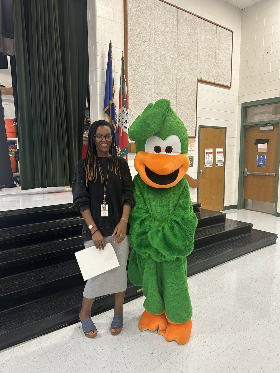 Nicole Makstutis tweet media