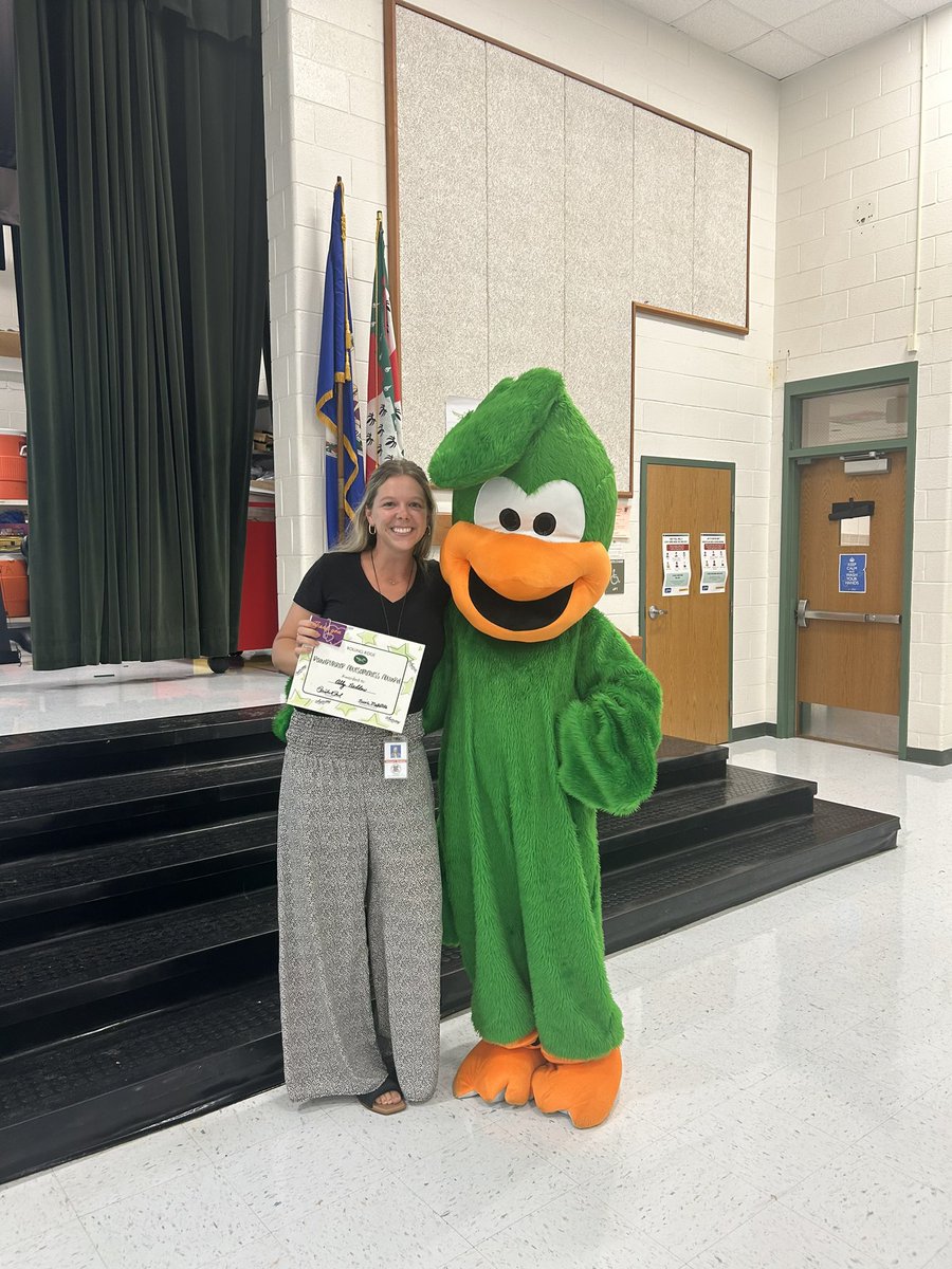 Nicole Makstutis tweet media