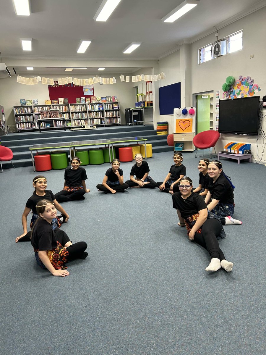 The Garru Dance Group share a unique storytelling process through dance, to engage K-6 students from Condobolin Public School. Read their story: orange.storylines.com.au/2024/09/23/sto…

#NAIDOC2024 #NAIDOC #OrangeAECG #wiradjuri