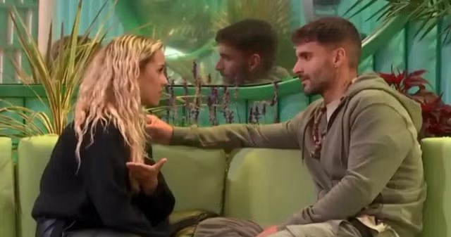 SVAllStars_'s tweet photo. RUPTURA ENTRE VIOLETA Y EDI

💔
#GH27S https://t.co/pCWx7nJr2S