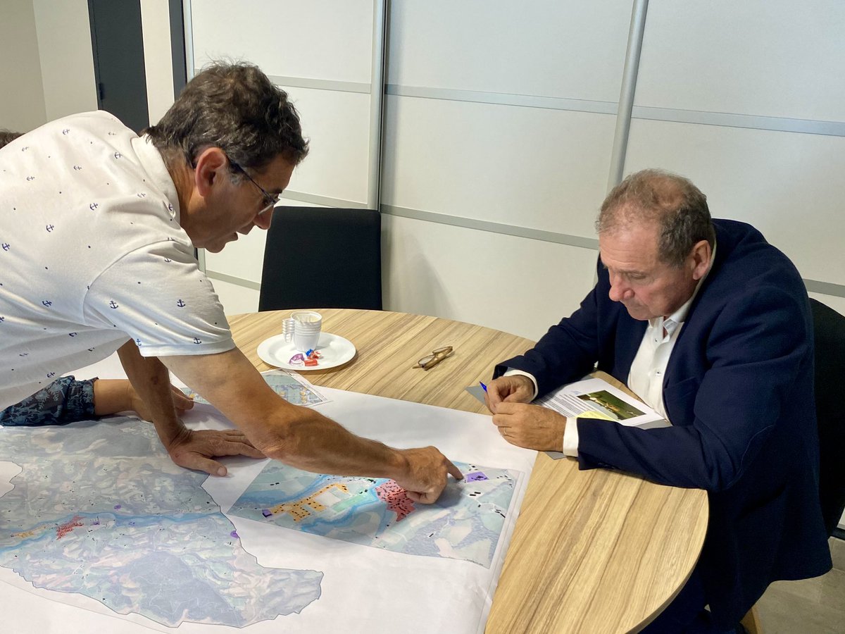 ForceCommunes's tweet photo. ⛰️ Ce matin à Aramits avec le maire Jean-François CASAUX et ses adjoints Pierrette FOURCADE et Jean-Michel LARBIOU. L’occasion d’un tour d’horizon des nombreux projets de la commune.

#senateurdeterrain #laforcedenoscommunes https://t.co/y9fz0JjHV8