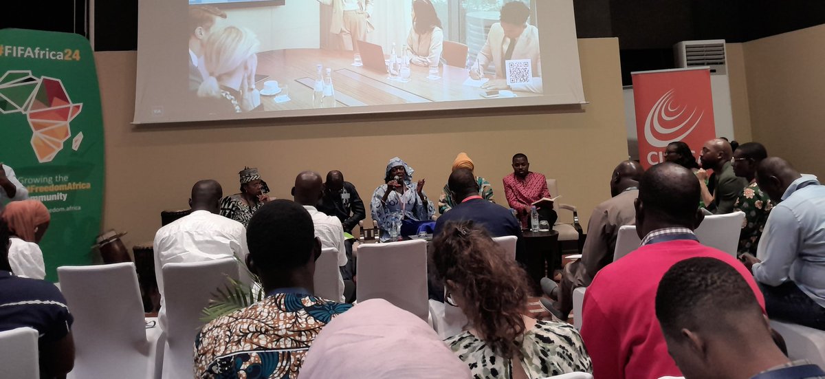 " Les coupures d'internet au #Senegal n'étaient motivées que par une peur étatique. Preuve qu'elles n'ont été motivées par aucune mesure légale. Donc l'invocation de la sécurité nationale cetait du dillatoire" 

Astou Diouf, #Jonction <a href="/cipesaug/">CIPESA</a> #InternetFreedomAfrica