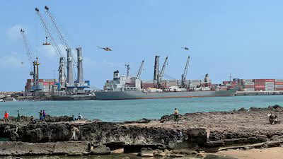 Ship carrying Egyptian arms to Somalia sailed under cloak of secrecy and tight security.
A frigate escorted the Al Hurreya 2 With a cargo of heavy weaponry and ammunition destined for Somalia, in its 24-hour journey across  Red Sea./Emirati Sources reported.