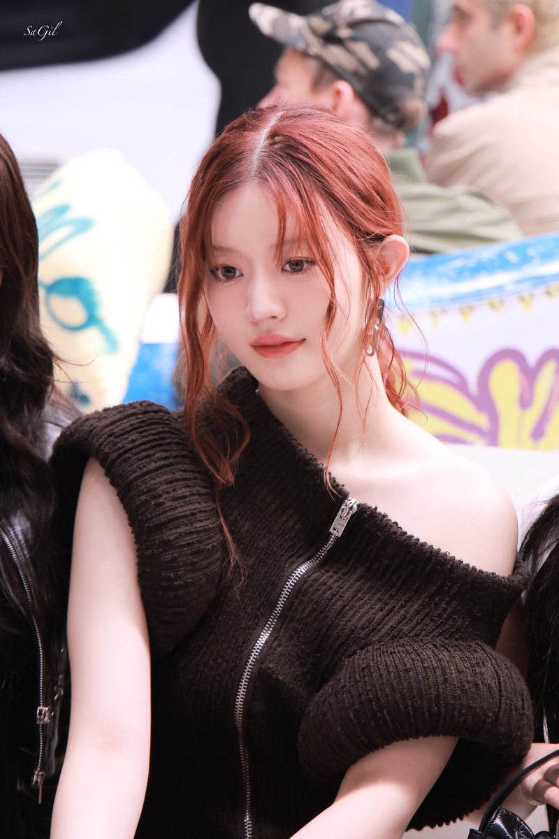 SaGil_0511's tweet photo. 240925 Paris Fashion Week 
Acne Studios

#민주 #MINJU #아일릿 #ILLIT https://t.co/tXPMqzYh6i