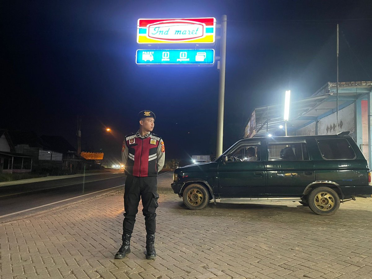 4nk94's tweet photo. Pelaksanaan patroli dialogis anggota Polri di wilayah hukum Polres Banyuasin, Senin 23 September 2024
Beyond Trust Presisi TW III 2024
Program D Kegiatan 13 Indikator 1
#spripimpolri
#divhumasmabespolri
#poldasumsel
#polresbanyuasin
#BeyondtrustpresisiProgramDGiat13Indikator1 https://t.co/kAWtuhF8ge