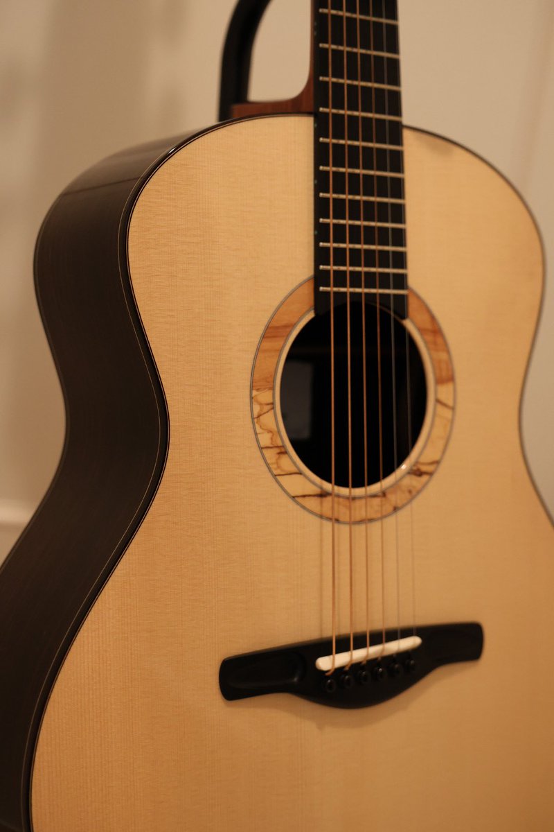 Youchan_Mini's tweet photo. 祝５歳㊗️
ますます魅力的になってきましたね✨
＃OginoGuitars 
＃荻野ギター https://t.co/7GumiWT9Sq