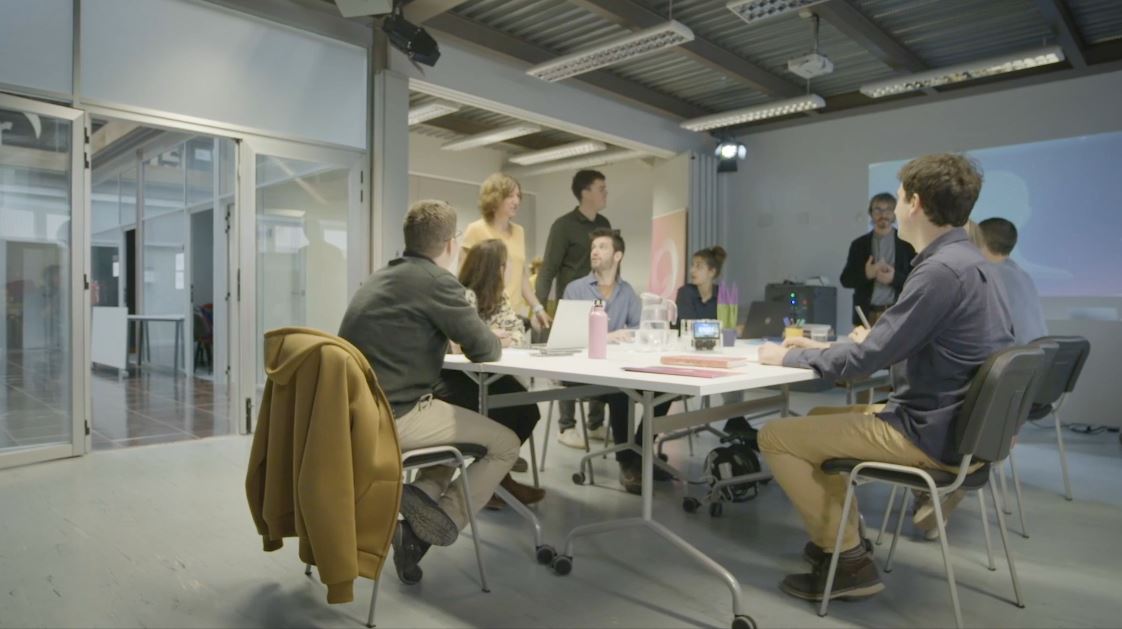 🏅 Albiste ezinhobe batekin abiatu dugu denboraldia, gainera! <a href="/AP_APAlmeria/">AP-APAL</a> ren Colombine kazetaritza-saria jasoko du <a href="/larranaga_jon/">Jon Larrañaga</a> ek 'Adimen artifizialaren generoa' saioarengatik teknopolis.elhuyar.eus/eu/programak/2… 

Zoironak, ekipo! 🍾