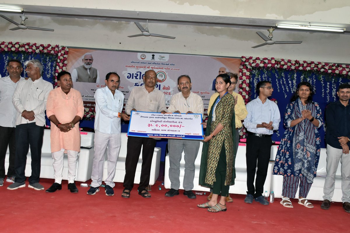 આજ રોજ ખેડૂત તાલીમ કેન્દ્ર,અમરેલી ખાતે યોજાયેલ "ગરીબ કલ્યાણ મેળો ૨૦૨૪" માં કુલ ૨૨૪૯ લાભાર્થીઓને કુલ રકમ રૂ.૩૧૭,૬૯,૪૭૬/- ની સહાય ચૂકવવામાં આવી.
#GaribKalyanMela 
<a href="/CMOGuj/">CMO Gujarat</a> 
<a href="/GujDCoffice/">Guj DCoffice</a> 
<a href="/InfoGujarat/">Gujarat Information</a> 
<a href="/CollectorAmr/">Collector & DM Amreli</a> 
<a href="/InfoGujarat/">Gujarat Information</a>