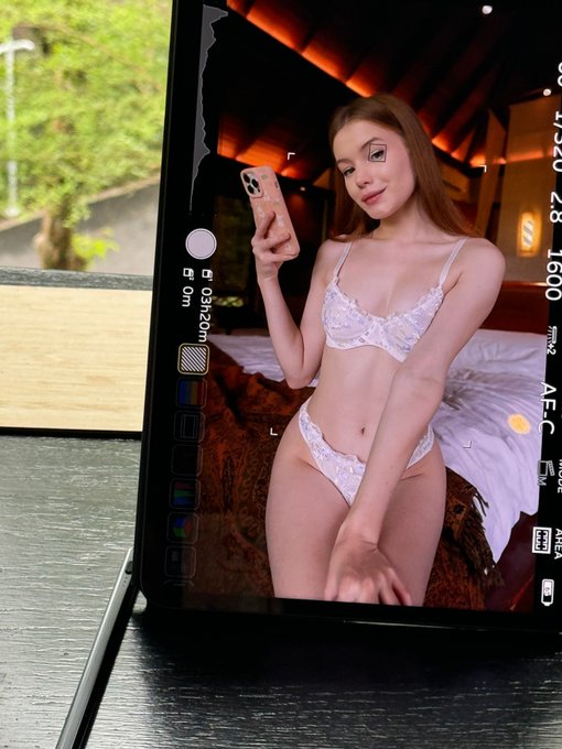 Morning pic to cheer u up 😘 Write me 3 words in comments to make my day better too 👇❤️ https://t.co/