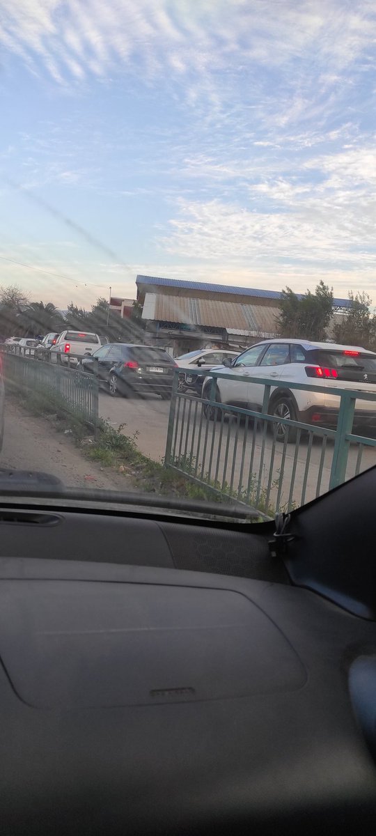 p_corvalan's tweet photo. Me encanta como la ciclovía y vereda de Escriba de Balaguer se convierte en pista de auto @MachaliSeguro @Machali_Digital @MachaliConecta https://t.co/Wb5ulZh811