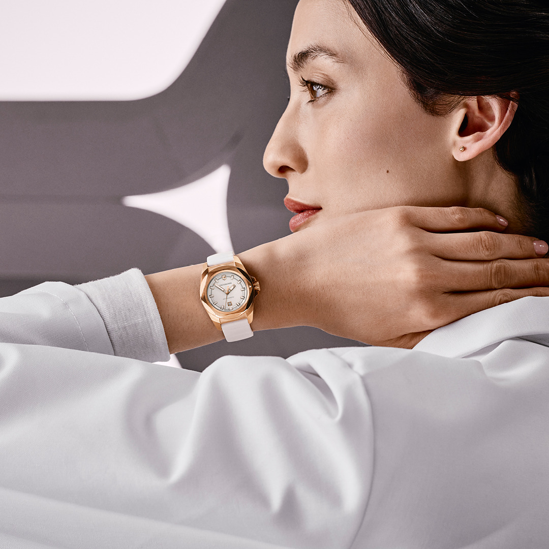 Small in form, but mighty in construction: I.N.O.X. Small is a timepiece of resilience and innovation. Strength in Smallness: vx.ag/4d9Bvci #MyVictorinox