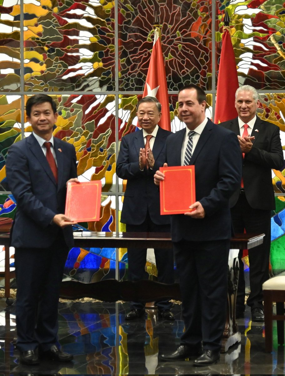 🇨🇺 Como parte de las actividades de la visita de Estado a #Cuba del compañero To Lam, secretario general del Partido Comunista y presidente de la República de #Vietnam, firmamos un Memorando de Entendimiento entre <a href="/MINSAPCuba/">Ministerio de Salud Pública de Cuba</a> y el Comité Popular de de la provincia de Quang Tri.