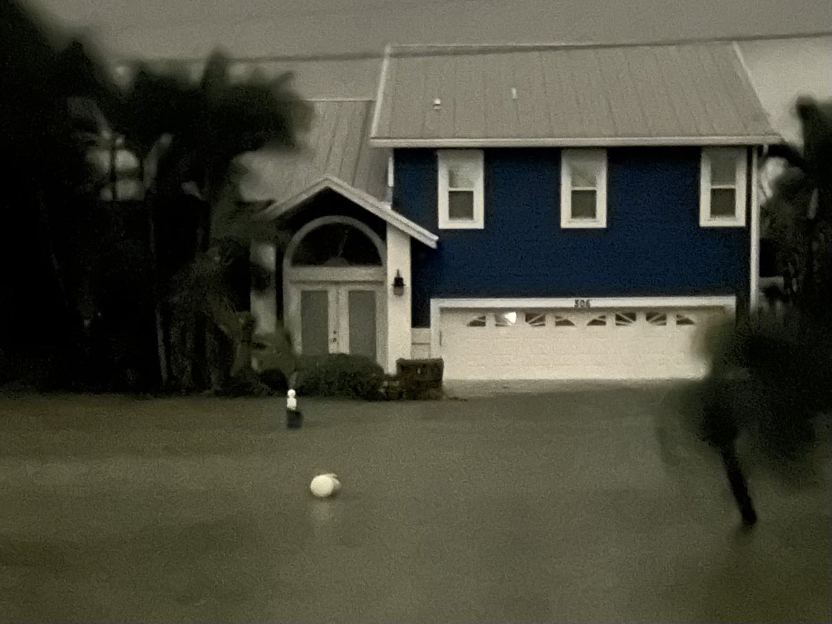 <a href="/FrogNews/">Frog Capital</a> No power, no water. This was 9:30 pm last night on Anna Maria Island. Never seen flooding this bad.  Every home on the island will have water damage.