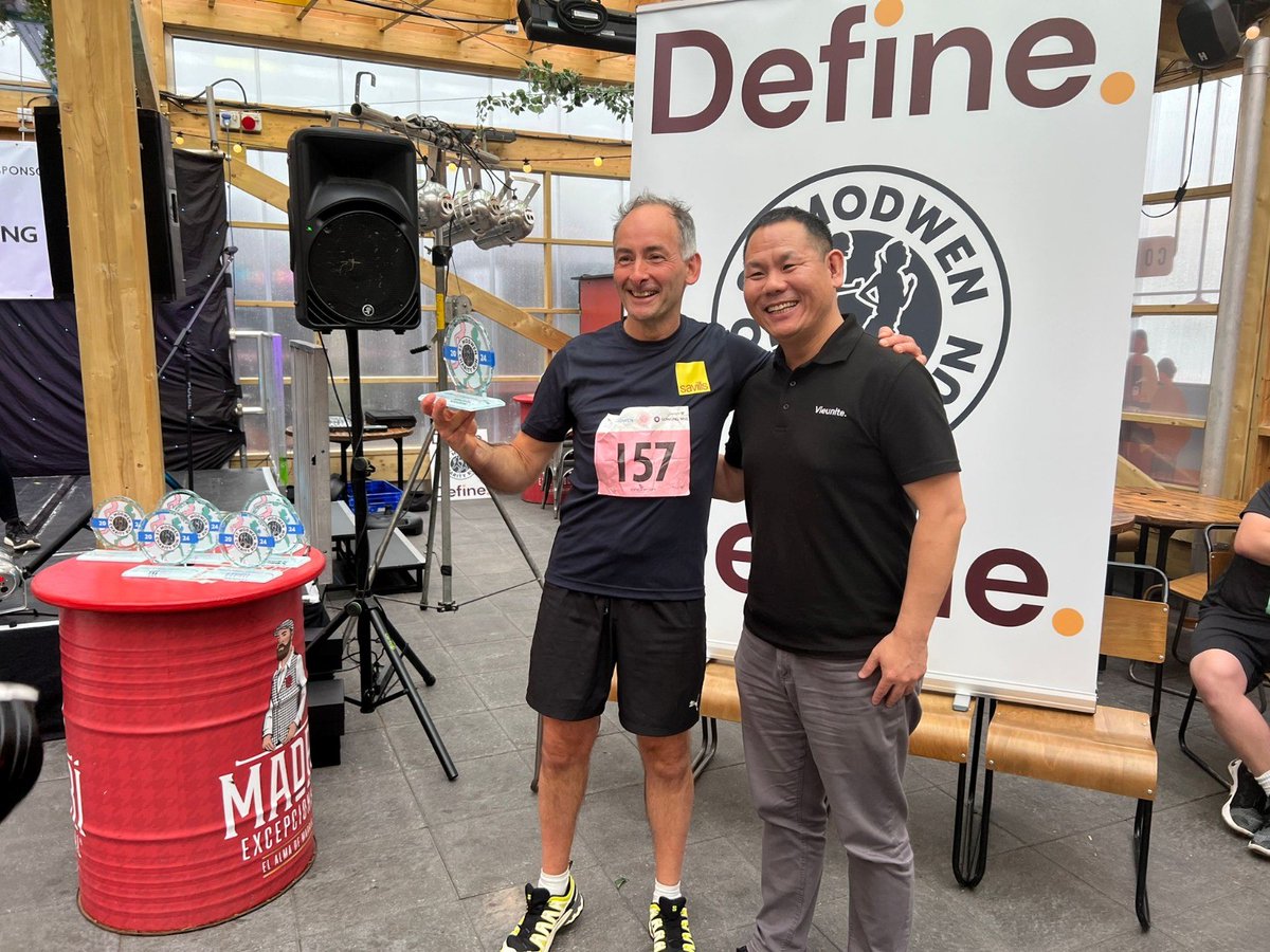 VieuniteHQ's tweet photo. What an amazing day at the St. Modwen #Charity Run for @LandAid! 🏃‍♂️

🙌 We're thrilled to have sponsored the Fastest Veteran Male 45+ at 10k #award, presented by our MD, Dr. Baoli Zhao.🎖️

Thank you to everyone who made this event possible! ❤️

#CharityRun #LandAid https://t.co/hEuJvBOHuM