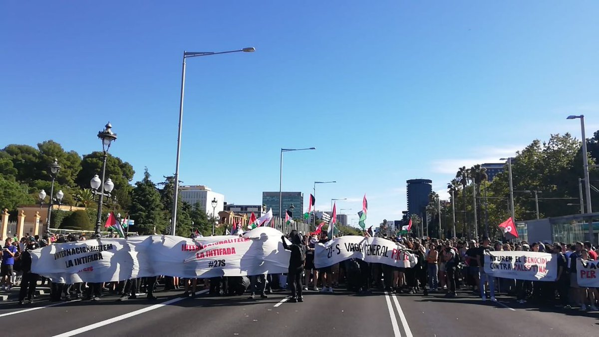 luchainternacio's tweet photo. Aquest matí a diversos piquets de la #VagaPerPalestina a #Barcelona, #Valencia i el #BaixLlobregat entre d'altres exigint la fi del genocidi i de la complicitat amb l'estat sionista. Visca la lluita del poble palestí!
Visca Palestina lliure!🇵🇸
#27S #VagaPerPalest1na #SomInt1fada https://t.co/rD508NQ9kD