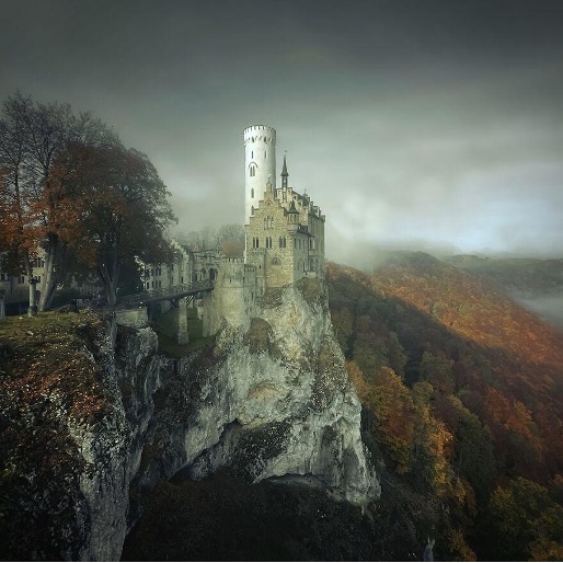 SeedPhoto's tweet photo. Lichtenstein Castle, located on a cliff in Germany, features 19th-century architecture and offers scenic views of the surrounding landscape. 

#Travel #History #NFTCommunitys #SeedPhoto #SeedPhotoToken #NFT https://t.co/Fpt6SOhOHi