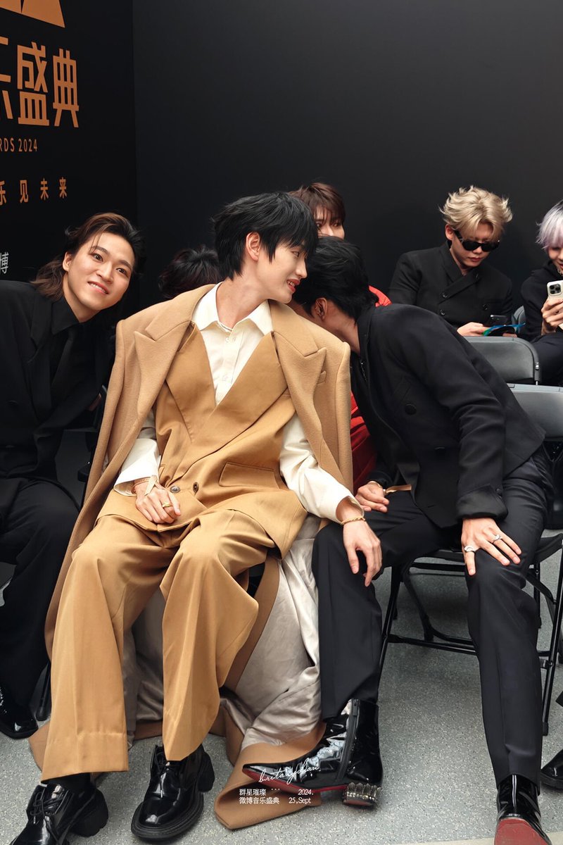 No_Jammm's tweet photo. เอางี้คือเคอหลิวคุยอะไรกันหัวจุ่มมากค่ะ แล้วต้องรออีกกี่ร้อยปี #เคอหลิว ถึงวนกลับมาเจอกันอีก https://t.co/fsVyYBiXTu