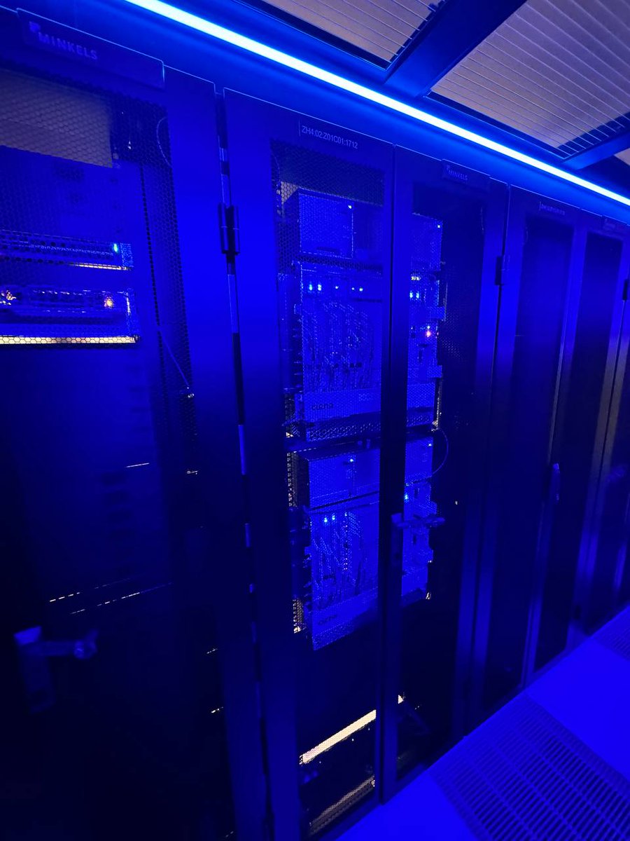 gnm_gnmix's tweet image. Hardware heaven! These racks are powering our latest DWDM routes around Central Europe. Ready to level up your network? We sure are!
#globalnet #dwdm #equinix #digitalrealty #fiber #techporn #fiberflex