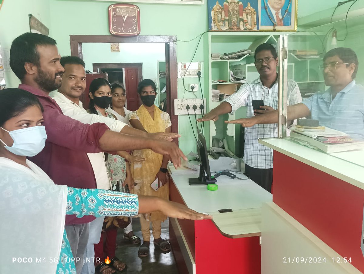 KhammamPost's tweet photo. #SwachhtaHiSeva2024 Swachhata pledge taken at Kallur Post office under Khammam Division. https://t.co/s2ahKbGSWs