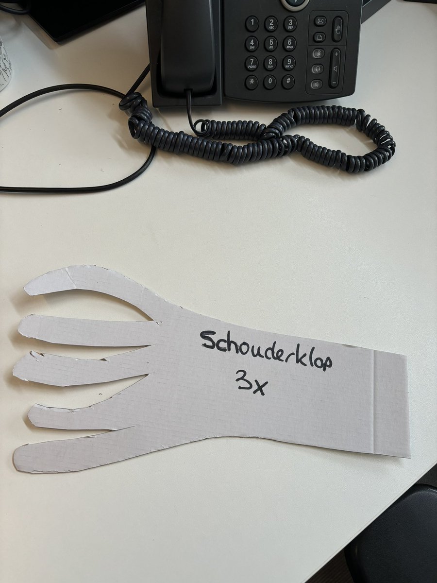 Voor als je alleen op kantoor bent 🤣 👋🏻