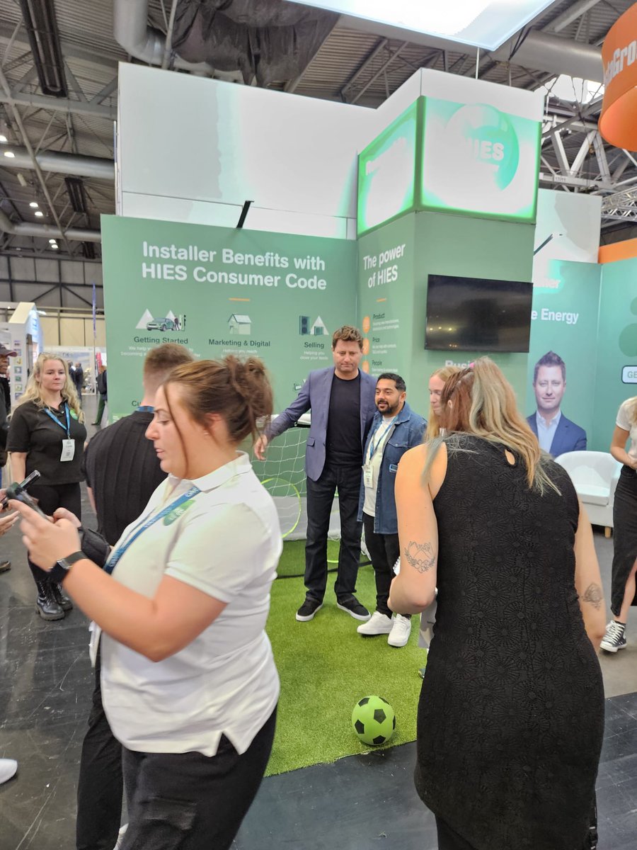 SpiritExecutiv1's tweet image. Solar and Storage Live
Luke and Steve got to meet those with energy innovations pushing for a world run by clean resources. There were 500 exhibitors to explore - such as solar solutions systems, Statkraft etc as well as RSK and Pegasus, however they just missed Gordon Buchan