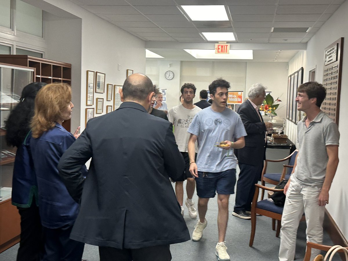 La Universidad de Miami también fue escenario de la II Semana Sefarad de Miami, alumnos del Centro de Estudios Judaicos Contemporáneos y otras titulaciones escucharon sobre Sefarad, sus ciudades, patrimonio y excelente legado,entre otros, a través de la simbología en la cocina.